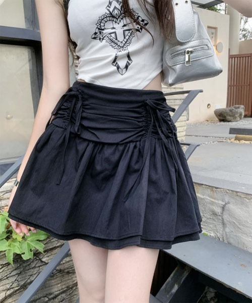 VIBGYOR Women（ヴィブジョー　ウィメン）の「【Mayree】ティアード ドロストデザイン リボン ミニ スカート（スカート・レディース・ホワイト/ブラック・MEDIUM/LARGE/SMALL）」の2枚目の写真