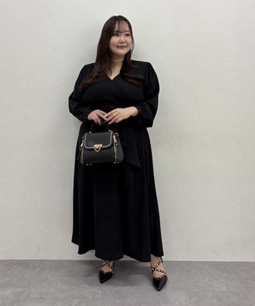 SMILE LAND（スマイルランド）の「＜大きいサイズ＞【らめちゃんコラボ】カシュクールデザインワンピース JERRYSELECT（ワンピース・レディース・アイボリー/ブラック・L/LL/3L/4L/5L）」の2枚目の写真