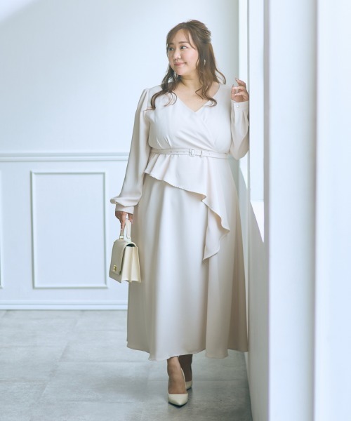 SMILE LAND（スマイルランド）の「＜大きいサイズ＞【らめちゃんコラボ】カシュクールデザインワンピース JERRYSELECT（ワンピース・レディース・アイボリー/ブラック・L/LL/3L/4L/5L）」の3枚目の写真