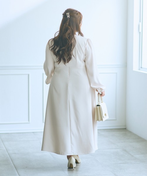 SMILE LAND（スマイルランド）の「＜大きいサイズ＞【らめちゃんコラボ】カシュクールデザインワンピース JERRYSELECT（ワンピース・レディース・アイボリー/ブラック・L/LL/3L/4L/5L）」の5枚目の写真