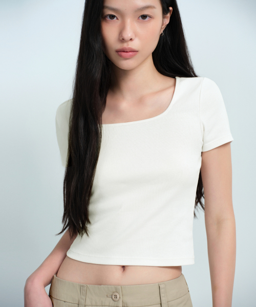MUSINSA STANDARD WOMAN（ムシンサスタンダードウーマン）の「ウィメンズスリムスクエアネックTシャツ[クリーム]（Tシャツ/カットソー・レディース・その他・SMALL/MEDIUM/LARGE/X-LARGE/X-SMALL）」の4枚目の写真