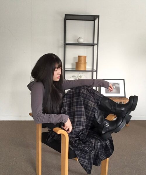 SALT AND CHOCOLATE(ソルトアンドチョコレート)の「ビロウバックルミドルブーツ412546015 (5.5cm)(ブーツ・レディース・ブラック・22.5cm/23cm/23.5cm/24cm/24.5cm/25cm)」の3枚目の写真