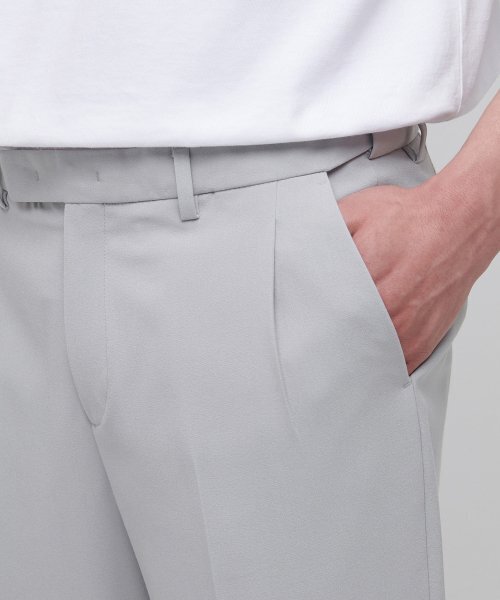 MUSINSA STANDARD（ムシンサスタンダード）の「軽量ワイド隠しバンディングクロップドスラックス[ライトグレー]（スラックス・メンズ・その他・26/27/28/29/36/34/32/30/31/33/40/38/42）」の4枚目の写真