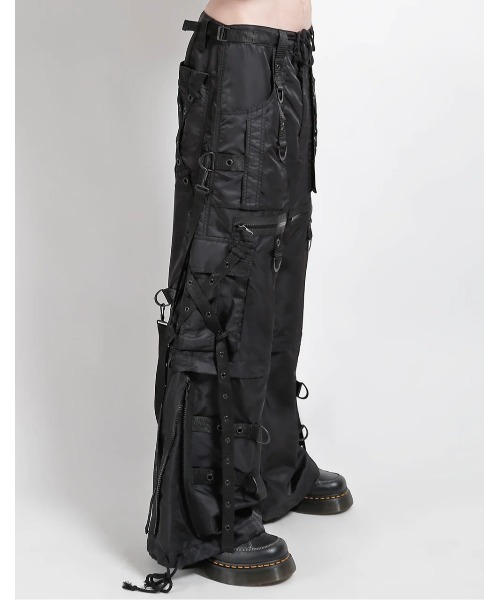 TRIPP nyc（トリップニューヨークシティ）の「【TRIPP nyc】X STRAP SPACE OUT PANT[NY7296M] / 【トリップ ニューヨーク 】ボンテージストラップナイロンワイドパンツ（カーゴパンツ・メンズ・ブラック・XS）」の2枚目の写真