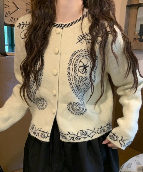 Vipoa(ヴィポア)の「Paisley jacquard knit cardigan(カーディガン/ボレロ・レディース・アイボリー/ブラック・FREE)」の7枚目の写真