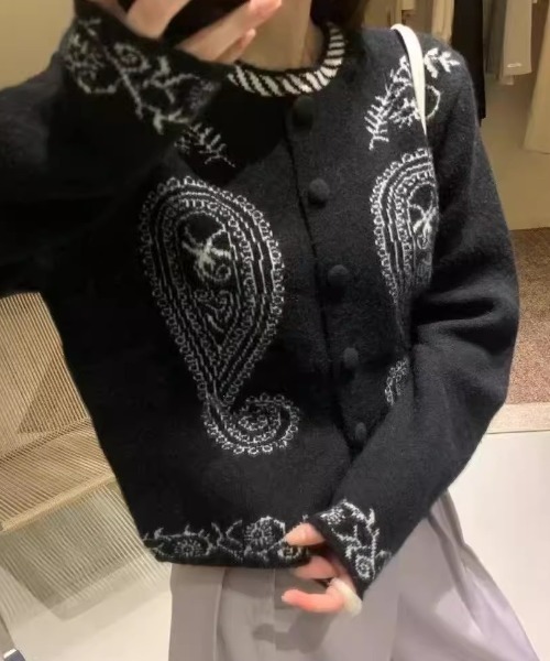Vipoa(ヴィポア)の「Paisley jacquard knit cardigan(カーディガン/ボレロ・レディース・アイボリー/ブラック・FREE)」の19枚目の写真