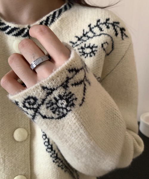 Vipoa(ヴィポア)の「Paisley jacquard knit cardigan(カーディガン/ボレロ・レディース・アイボリー/ブラック・FREE)」の4枚目の写真