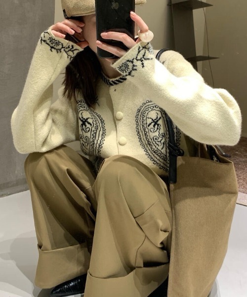 Vipoa(ヴィポア)の「Paisley jacquard knit cardigan(カーディガン/ボレロ・レディース・アイボリー/ブラック・FREE)」の5枚目の写真