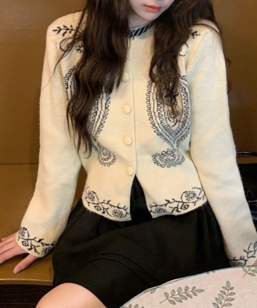 Vipoa(ヴィポア)の「Paisley jacquard knit cardigan(カーディガン/ボレロ・レディース・アイボリー/ブラック・FREE)」の15枚目の写真