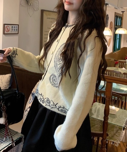 Vipoa(ヴィポア)の「Paisley jacquard knit cardigan(カーディガン/ボレロ・レディース・アイボリー/ブラック・FREE)」の8枚目の写真