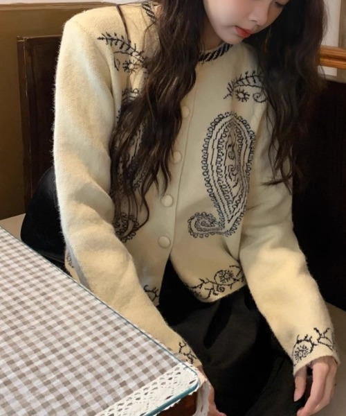 Vipoa(ヴィポア)の「Paisley jacquard knit cardigan(カーディガン/ボレロ・レディース・アイボリー/ブラック・FREE)」の9枚目の写真