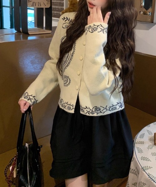 Vipoa(ヴィポア)の「Paisley jacquard knit cardigan(カーディガン/ボレロ・レディース・アイボリー/ブラック・FREE)」の10枚目の写真