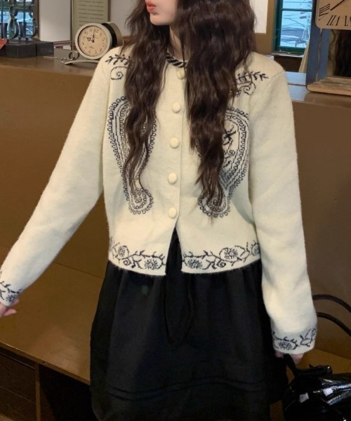 Vipoa(ヴィポア)の「Paisley jacquard knit cardigan(カーディガン/ボレロ・レディース・アイボリー/ブラック・FREE)」の11枚目の写真