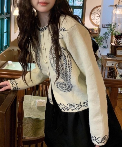 Vipoa(ヴィポア)の「Paisley jacquard knit cardigan(カーディガン/ボレロ・レディース・アイボリー/ブラック・FREE)」の22枚目の写真