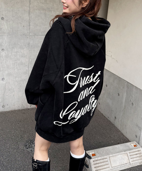 SPIRALGIRL（スパイラルガール）の「ピグメントドルマンパーカーワンピース（ワンピース・レディース・ブラック/ブルー/グレー・FREE）」の2枚目の写真