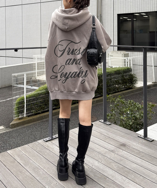 SPIRALGIRL（スパイラルガール）の「ピグメントドルマンパーカーワンピース（ワンピース・レディース・ブラック/ブルー/グレー・FREE）」の13枚目の写真