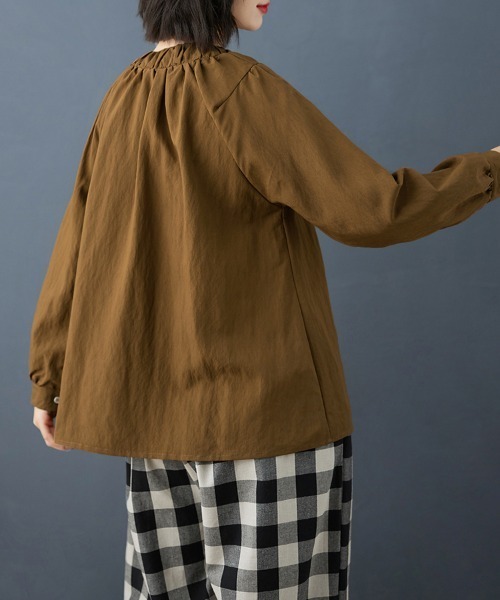 ONEP STAR(ワンピスター)の「カラーボタンギャザーブラウス(シャツ/ブラウス・レディース・ライトブルー/タン・X-LARGE/LARGE/MEDIUM)」の19枚目の写真