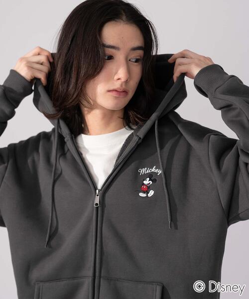 Disney（ディズニー）の「WEGO/ミッキーZIPパーカー (軽ボア)（パーカー・メンズ・スミクロ/アッシュグレー・MEDIUM/LARGE）」の6枚目の写真