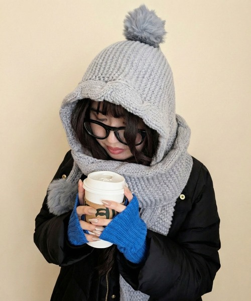 styiro（スタイロ）の「あったか裏起毛ポンポンニットフーディーマフラー（ネックウォーマー/スヌード・レディース・ブラック/レッド/グレー/モカ・FREE）」の3枚目の写真