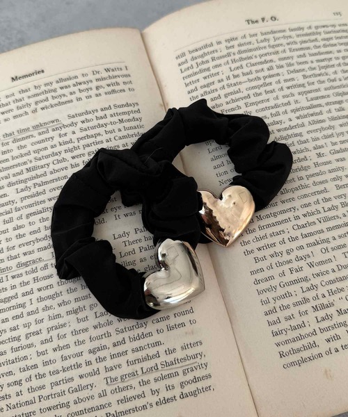 kutir（クティール）の「kutirlune／メタルハートシュシュ（シュシュ・レディース・ゴールド/シルバー・FREE）」の3枚目の写真