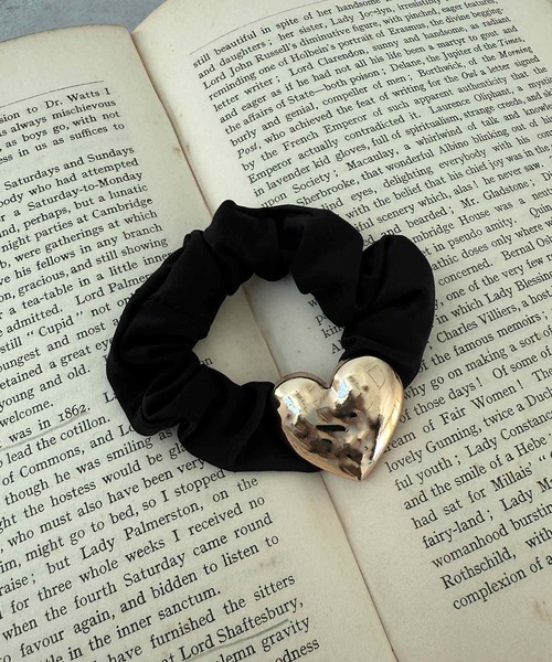 kutir（クティール）の「kutirlune／メタルハートシュシュ（シュシュ・レディース・ゴールド/シルバー・FREE）」の5枚目の写真