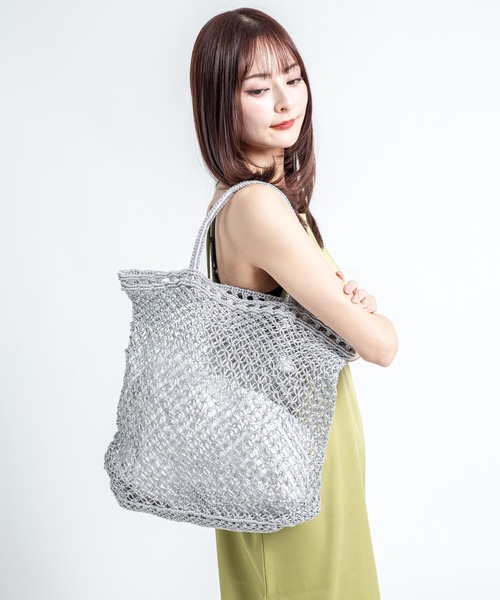 The Bagmati(ザバグマティ)の「【The Bagmati/ザバグマティ】かごバッグ メタリックコード マクラメ編み(かごバッグ・レディース・ホワイトゴールド/シルバー・FREE)」の2枚目の写真