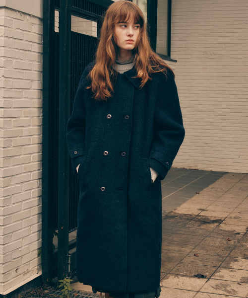ROLAROLA(ロラロラ)の「VOLUME SLEEVE DOUBLE COAT NAVY(チェスターコート・レディース・ネイビー・FREE)」の2枚目の写真