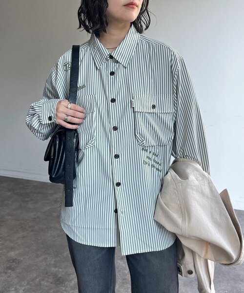 CPCM(シーピーシーエム)の「落書き刺繍シャツ(シャツ/ブラウス・レディース・グリーン/ネイビー/サックスブルー・FREE)」の1枚目の写真
