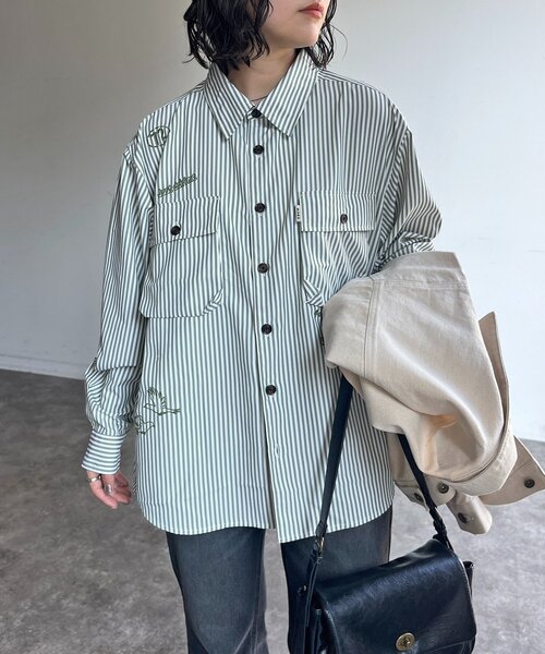 CPCM(シーピーシーエム)の「落書き刺繍シャツ(シャツ/ブラウス・レディース・グリーン/ネイビー/サックスブルー・FREE)」の4枚目の写真
