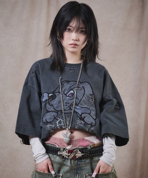 GALFY(ガルフィー)の「A'GEM/9 × .kom 『GALFY/ガルフィー』バチバチピアスTee(Tシャツ/カットソー・メンズ・グレー/ブラック/ブラック×グレー・L)」の2枚目の写真