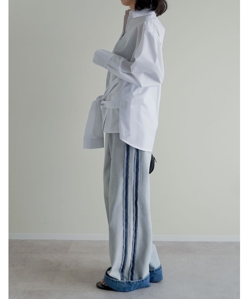 Re:EDIT（リエディ）の「[2026S/S COLLECTION]ブロード無地＆ストライプウエスト巻きデザインシャツ（シャツ/ブラウス・レディース・ベージュ系/ホワイト/チャコールグレー/ブルー・MEDIUM/LARGE）」の6枚目の写真