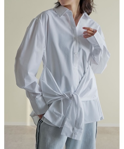 Re:EDIT（リエディ）の「[2026S/S COLLECTION]ブロード無地＆ストライプウエスト巻きデザインシャツ（シャツ/ブラウス・レディース・ベージュ系/ホワイト/チャコールグレー/ブルー・MEDIUM/LARGE）」の8枚目の写真