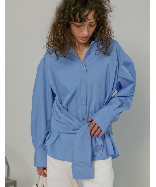 Re:EDIT（リエディ）の「[2026S/S COLLECTION]ブロード無地＆ストライプウエスト巻きデザインシャツ（シャツ/ブラウス・レディース・ベージュ系/ホワイト/チャコールグレー/ブルー・MEDIUM/LARGE）」の10枚目の写真