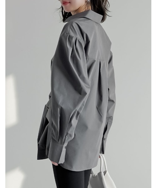 Re:EDIT（リエディ）の「[2026S/S COLLECTION]ブロード無地＆ストライプウエスト巻きデザインシャツ（シャツ/ブラウス・レディース・ベージュ系/ホワイト/チャコールグレー/ブルー・MEDIUM/LARGE）」の16枚目の写真