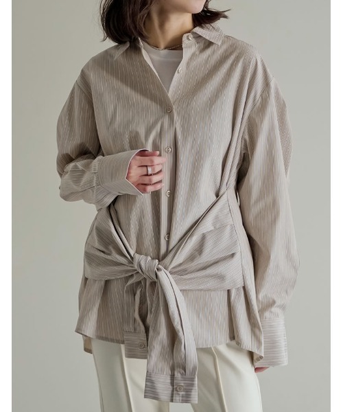 Re:EDIT（リエディ）の「[2026S/S COLLECTION]ブロード無地＆ストライプウエスト巻きデザインシャツ（シャツ/ブラウス・レディース・ベージュ系/ホワイト/チャコールグレー/ブルー・MEDIUM/LARGE）」の20枚目の写真