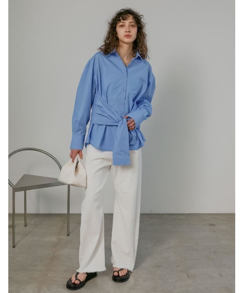 Re:EDIT（リエディ）の「[2026S/S COLLECTION]ブロード無地＆ストライプウエスト巻きデザインシャツ（シャツ/ブラウス・レディース・ベージュ系/ホワイト/チャコールグレー/ブルー・MEDIUM/LARGE）」の9枚目の写真