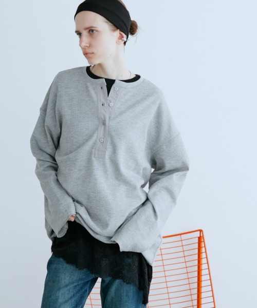 Auntie Rosa Holiday(アンティローザホリデー)の「イレギュラーヘムレースロンT(Tシャツ/カットソー・レディース・ブラック/オフホワイト・FREE)」の2枚目の写真