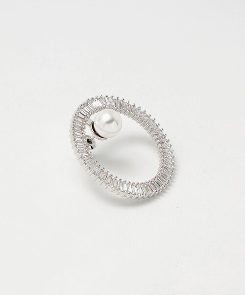 UNITED ARROWS(ユナイテッドアローズ)の「サークルパヴェ&イミテーションパール ピアス(ピアス(両耳用)・レディース・シルバー・FREE)」の3枚目の写真