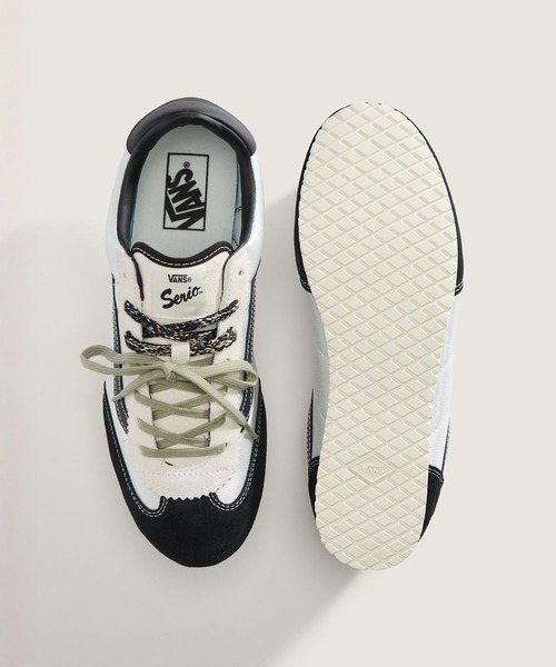 VANS(バンズ)の「スーパーロープロ デュアルレース サテン / Super Lowpro SATIN BLACK/SILVE VN000D83IAS1(スニーカー・メンズ・ブラック×シルバー・12/10.5/10/9.5/9/8.5/8/7.5/7/6.5/6/5.5/5/4.5/4/11)」の3枚目の写真