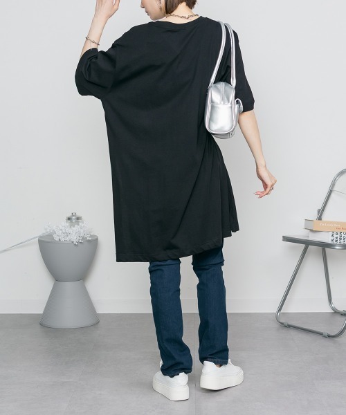 aity(アイティ)の「M-5L サイドスリット チュニックTシャツ(チュニック・レディース・ライトベージュ/ブラック/ホワイト/杢グレー・4L~5L/LL~3L/M~L)」の10枚目の写真
