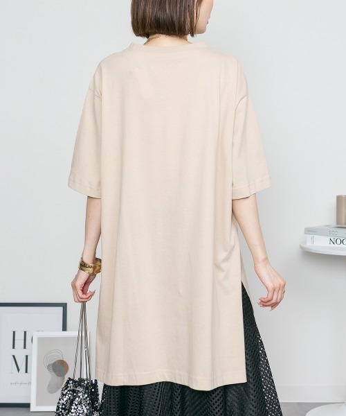 aity(アイティ)の「M-5L サイドスリット チュニックTシャツ(チュニック・レディース・ライトベージュ/ブラック/ホワイト/杢グレー・4L~5L/LL~3L/M~L)」の18枚目の写真