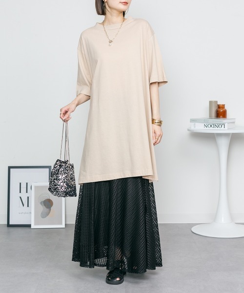 aity(アイティ)の「M-5L サイドスリット チュニックTシャツ(チュニック・レディース・ライトベージュ/ブラック/ホワイト/杢グレー・4L~5L/LL~3L/M~L)」の19枚目の写真