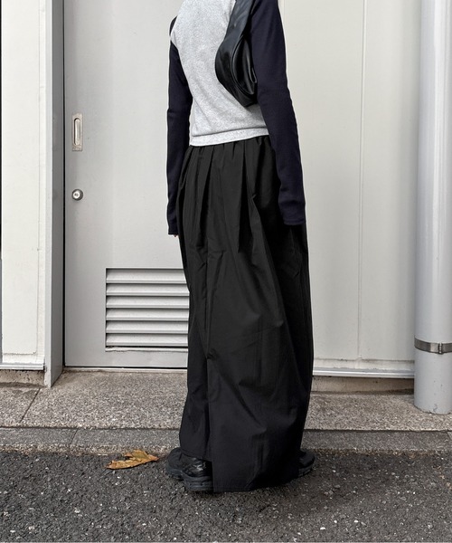 feepur(フェピュール)の「タフタコクーンロングスカート(スカート・レディース・ブラック/ブラウン・SMALL/MEDIUM)」の11枚目の写真