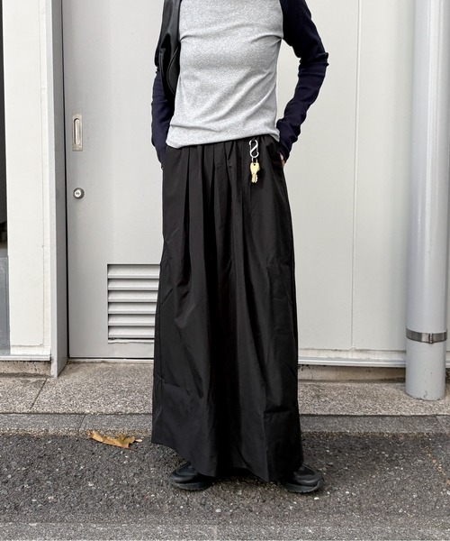feepur(フェピュール)の「タフタコクーンロングスカート(スカート・レディース・ブラック/ブラウン・SMALL/MEDIUM)」の9枚目の写真