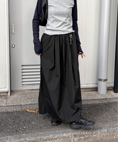 feepur(フェピュール)の「タフタコクーンロングスカート(スカート・レディース・ブラック/ブラウン・SMALL/MEDIUM)」の12枚目の写真