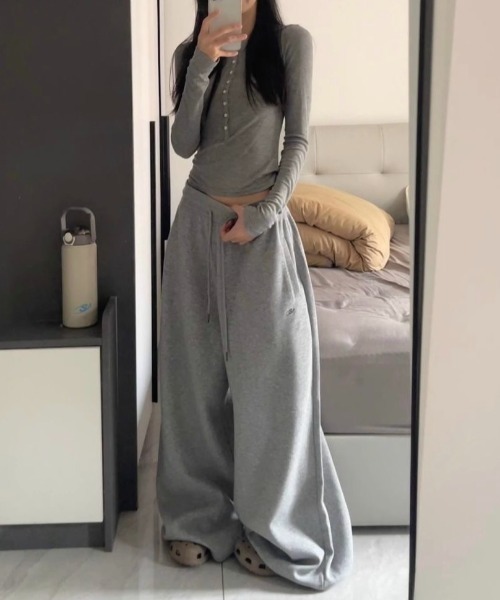 LADY LIKE(レディライク)の「【春夏新作】ワンポイント刺繍極太スエットパンツ(スウェットパンツ・レディース・ダークグレー/ブラック/グレー・M)」の6枚目の写真