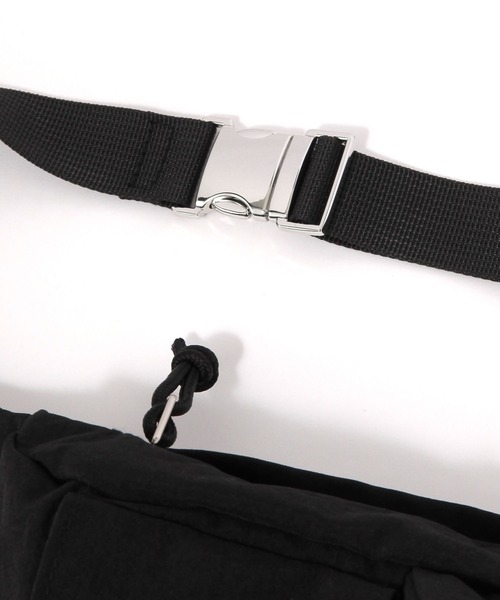 niko and...(ニコアンド)の「オリジナルスリムウエストバッグ(ボディバッグ/ウエストポーチ・レディース・ブラック/グレー/イエロー・0)」の19枚目の写真