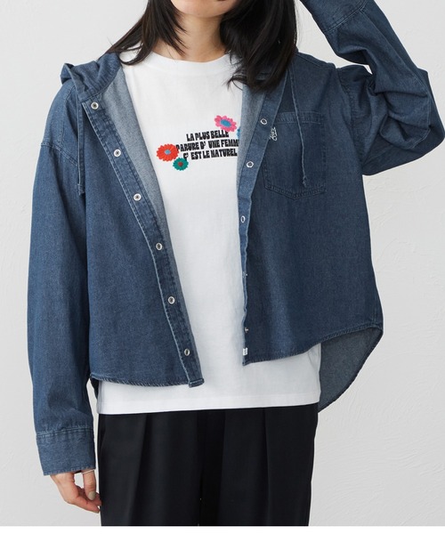 SOMETHING(サムシング)の「SOMETHING フーデットデニムシャツ(シャツ/ブラウス・レディース・ライトインディゴブルー/ダークインディゴブルー・FREE)」の3枚目の写真