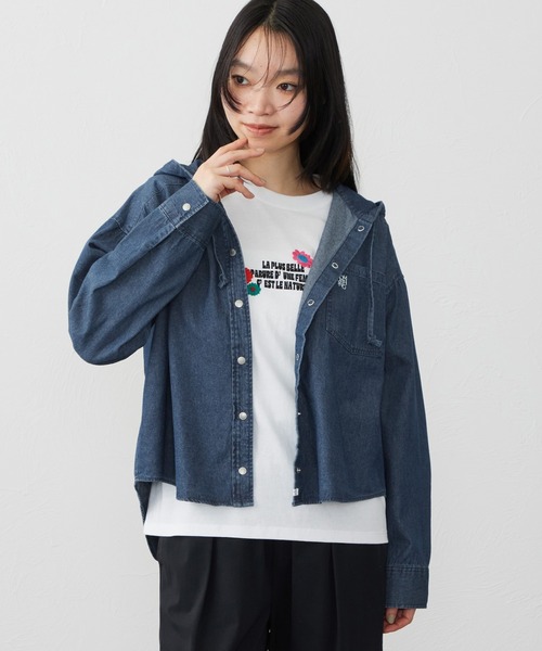 SOMETHING(サムシング)の「SOMETHING フーデットデニムシャツ(シャツ/ブラウス・レディース・ライトインディゴブルー/ダークインディゴブルー・FREE)」の4枚目の写真