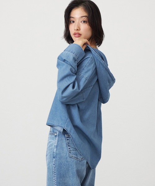 SOMETHING(サムシング)の「SOMETHING フーデットデニムシャツ(シャツ/ブラウス・レディース・ライトインディゴブルー/ダークインディゴブルー・FREE)」の10枚目の写真